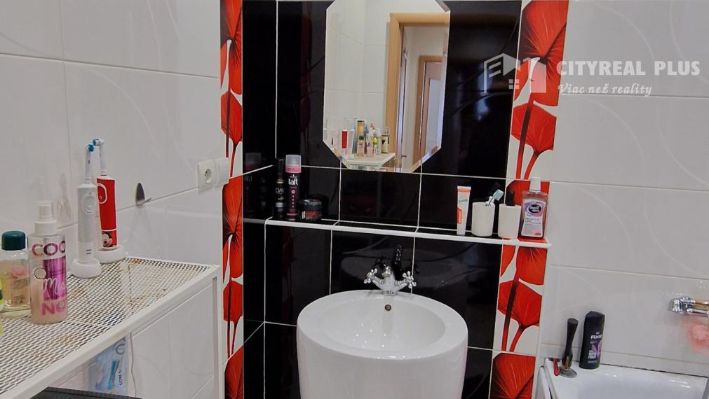 Ponúkam NA PREDAJ  3 izbový byt 82m2 Nové Zámky