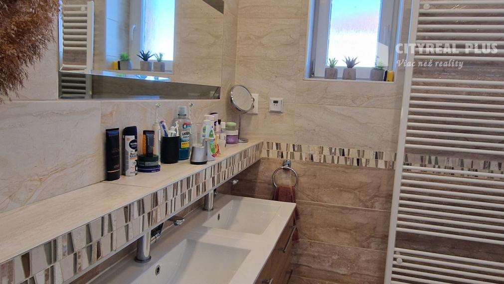 Na predaj 9 izbový rodinný dom v meste Šurany