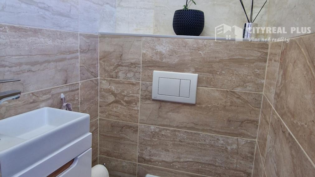 Na predaj 9 izbový rodinný dom v meste Šurany