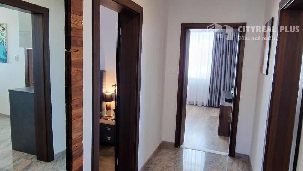 Na predaj 9 izbový rodinný dom v meste Šurany