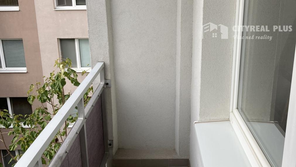 Prenájom luxusný 1-izbový byt balkón Podzámska Nové Zámky