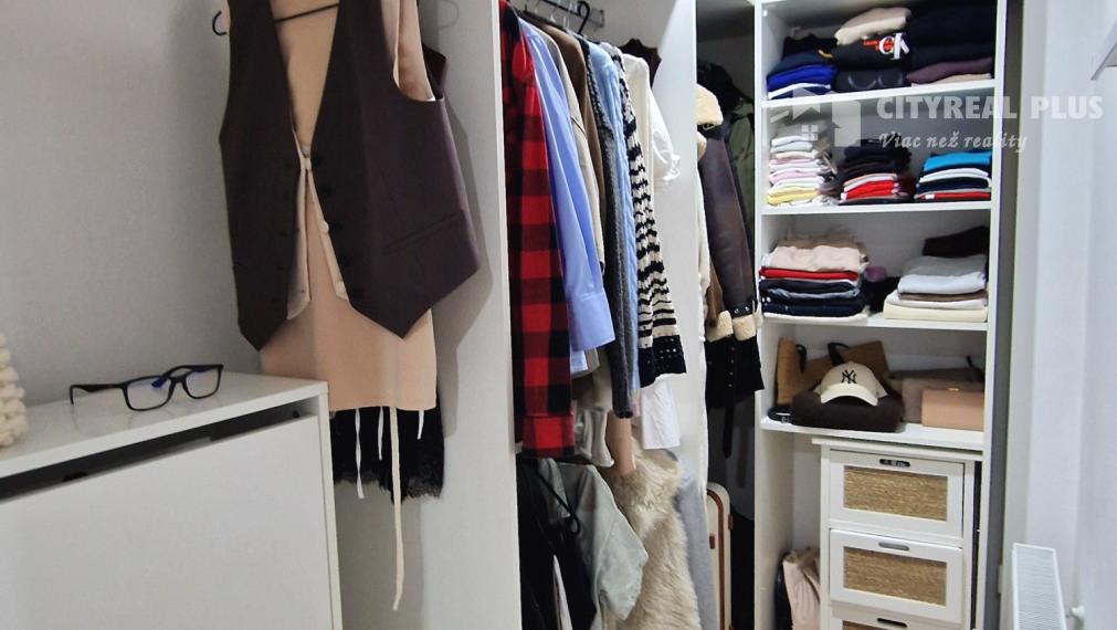 Predám prerobený Rodinný DOM na 20á pozemku obec SEMEROVO