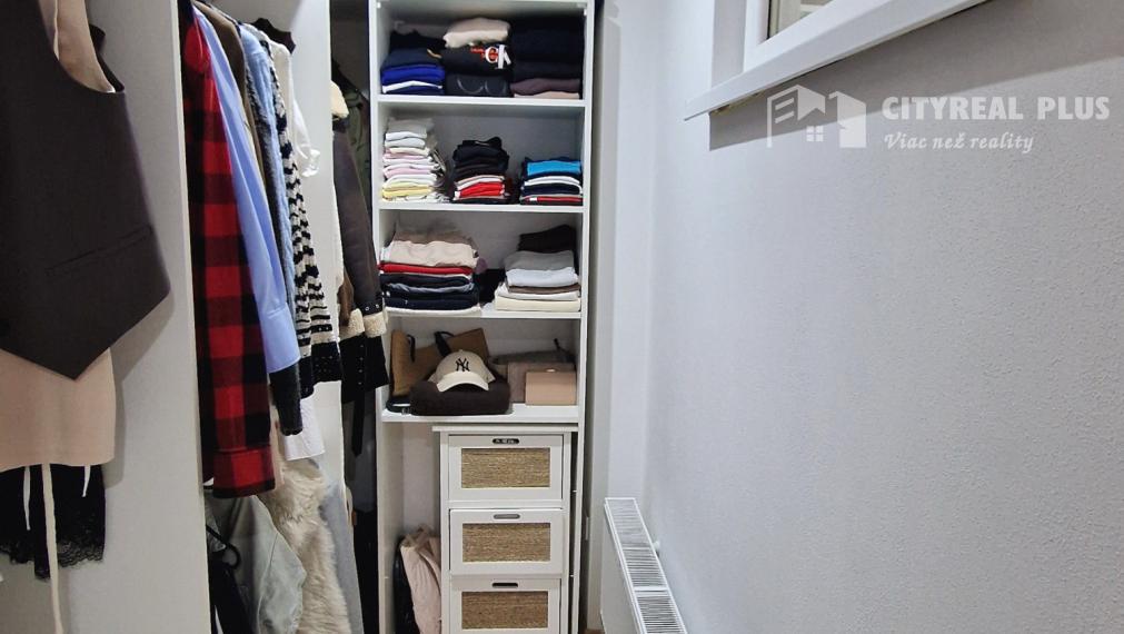 Predám prerobený Rodinný DOM na 20á pozemku 17km od NZ