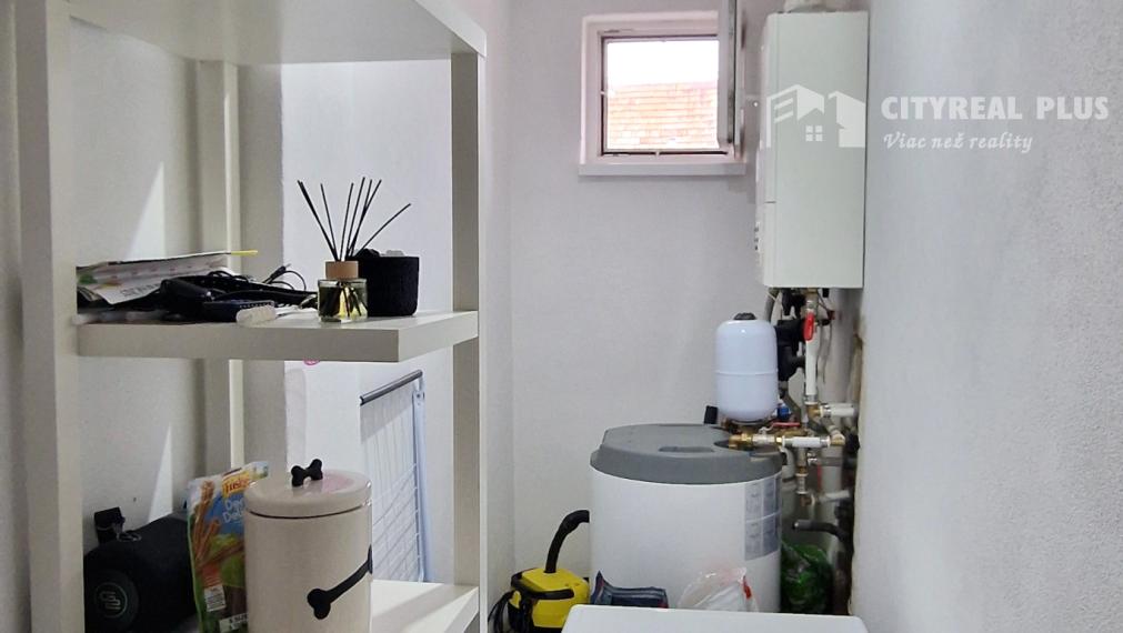 Predám prerobený Rodinný DOM na 20á pozemku 17km od NZ