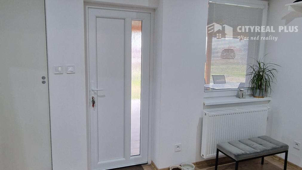 Predám prerobený Rodinný DOM na 20á pozemku 17km od NZ