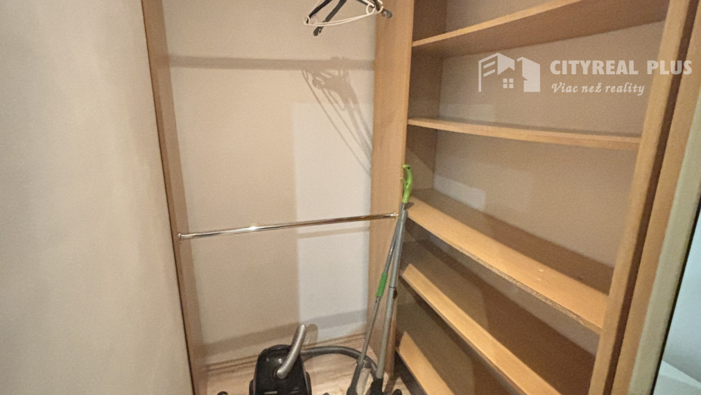 Ponúkame Vám na predaj  prerobený 1-izbový byt v meste Štúrovo