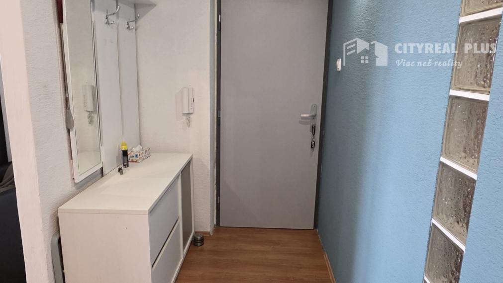 Predám prerobený tehlový 2 izbový byt s lodžiou Šurany