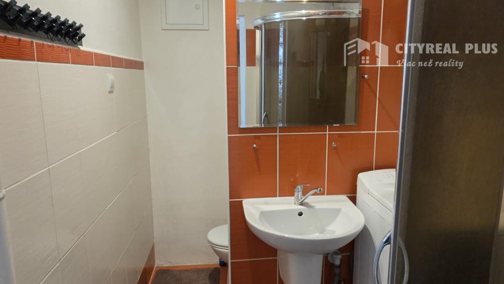 Predám prerobený tehlový 2 izbový byt s lodžiou Šurany