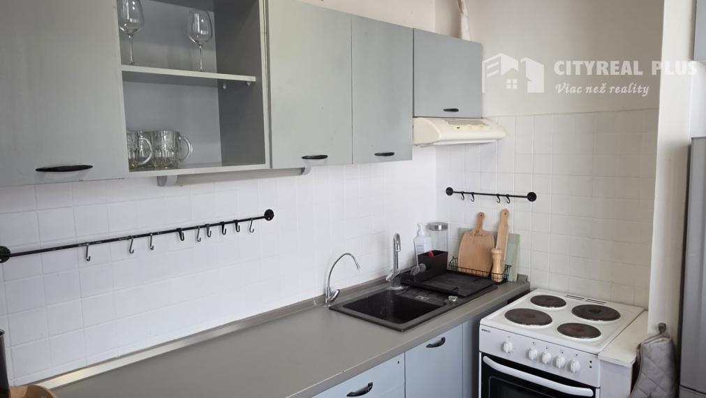 Predám prerobený tehlový 2 izbový byt s lodžiou Šurany