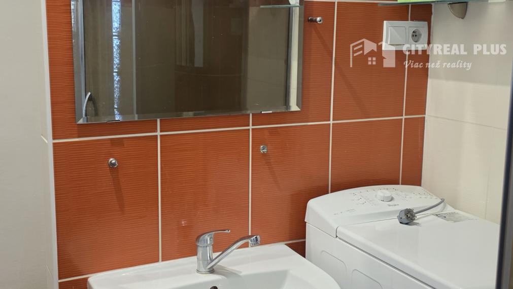 Predám prerobený tehlový 2 izbový byt s lodžiou Šurany