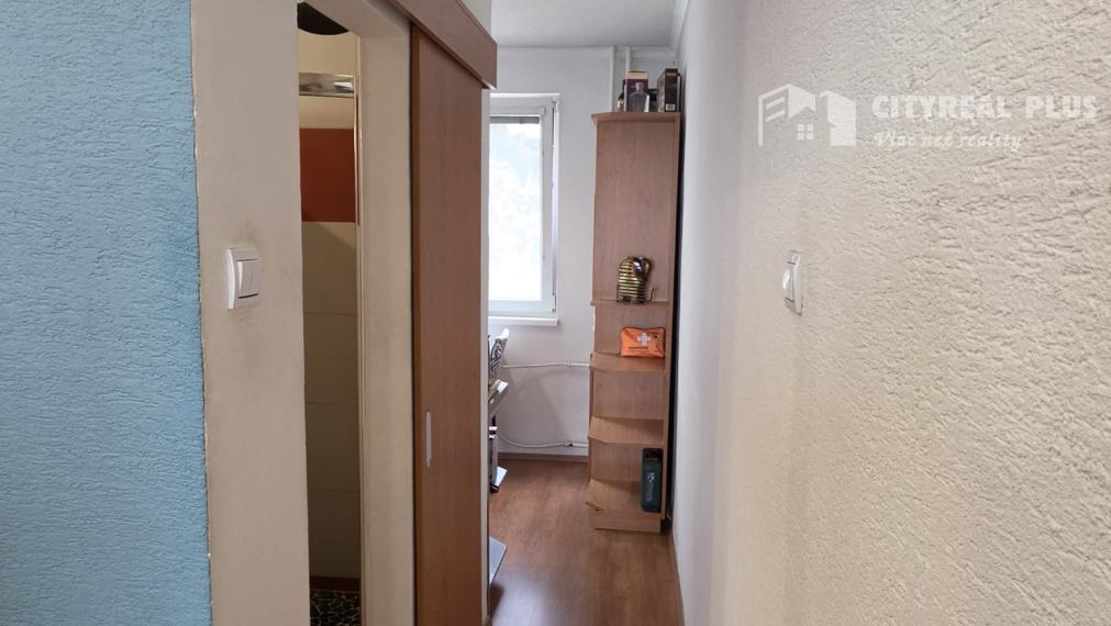 Predám prerobený tehlový 2 izbový byt s lodžiou Šurany