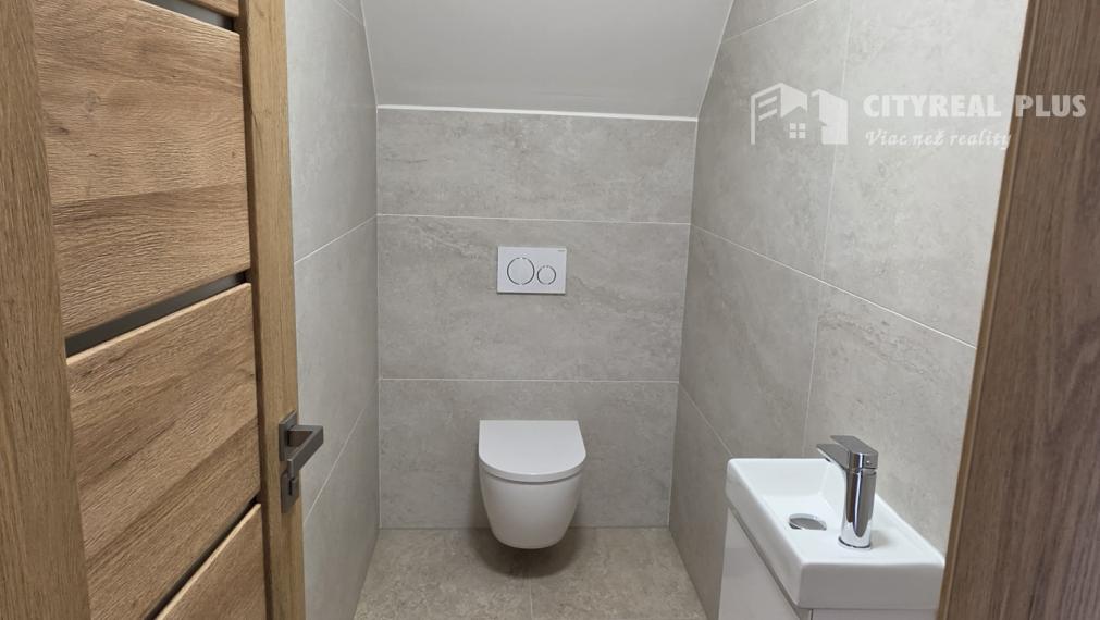 TOPP PONUKA !Ponúkam na predaj rodinný dom v radovej zástavbe v meste Kolárovo