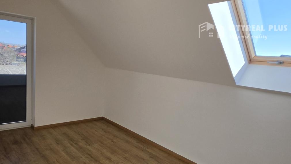 TOPP PONUKA !Ponúkam na predaj rodinný dom v radovej zástavbe v meste Kolárovo