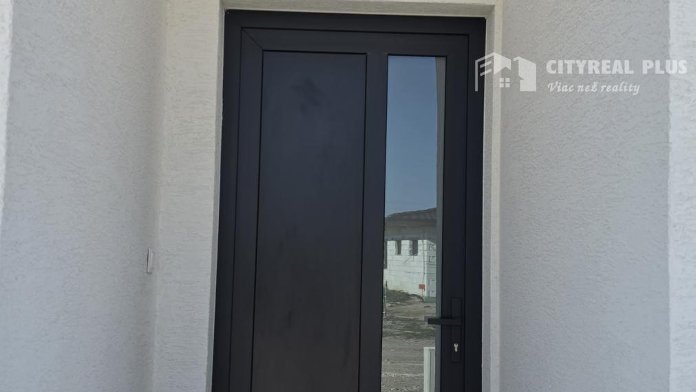 TOPP PONUKA !Ponúkam na predaj rodinný dom v radovej zástavbe v meste Kolárovo