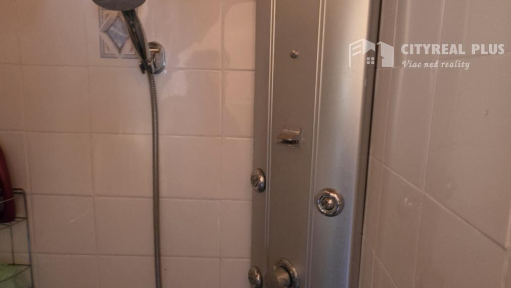 Predám chatu s kúpeľňou na Zúgove Nové Zámky