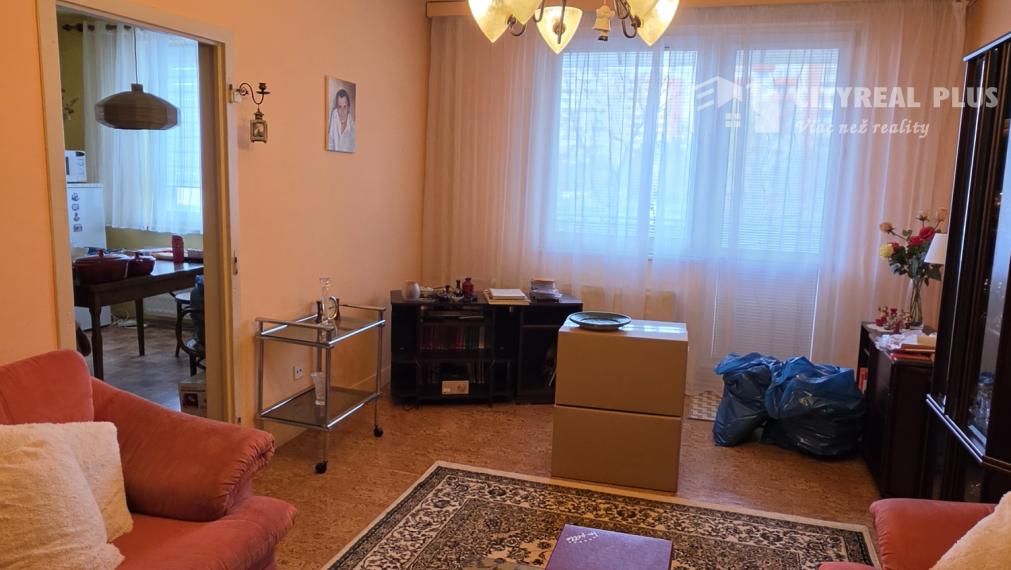 Predán 4- izbový byt 100m2  JUH Nové Zámky