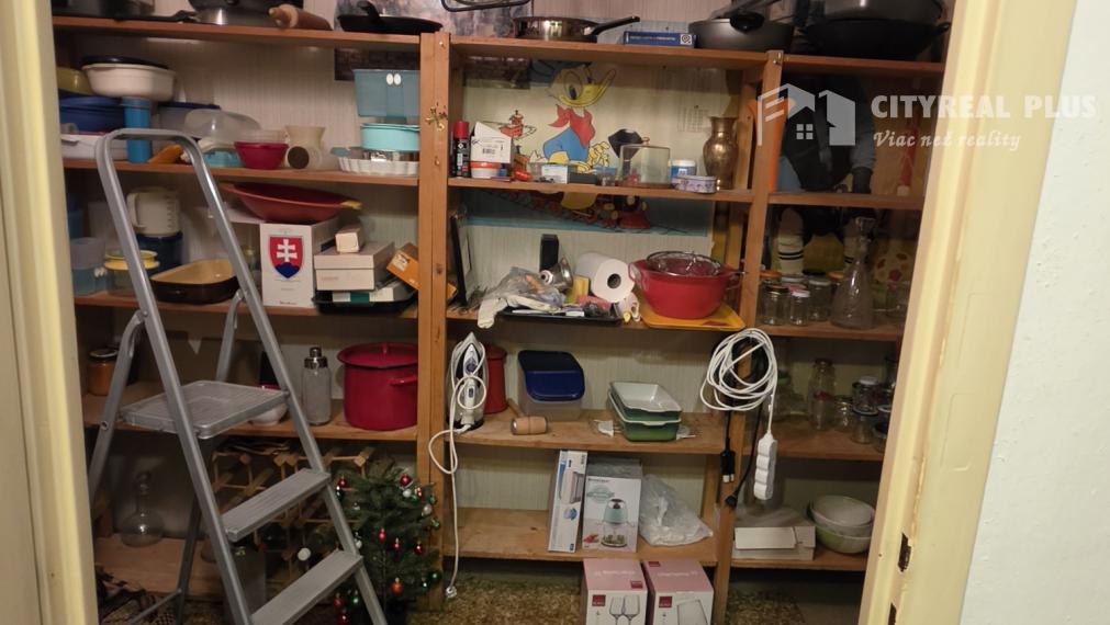 Predán 4- izbový byt 100m2  JUH Nové Zámky