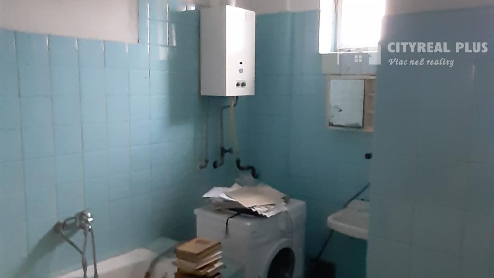 Predám poschodový Rodinný dom v obci Tvrdošovce