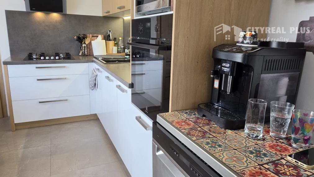 Predám krásny 3- Izbový byt 78m2 s 2x balkónom Nové Zámky