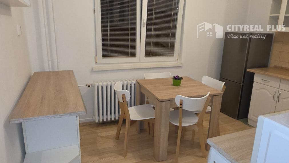 Prenajmem prerobený 3 izbový byt na Novomestskej ul. Nové Zámky