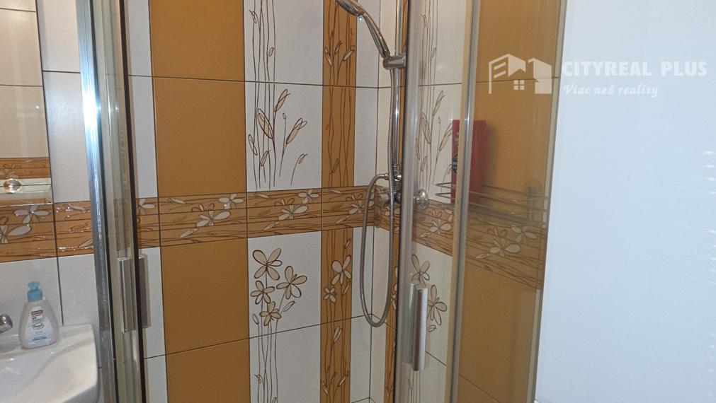 Prenajmem prerobený 3 izbový byt na Novomestskej ul. Nové Zámky