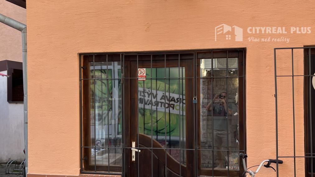 Ponúkame Vám na prenájom obchodný priestor v centre mesta Nové Zámky