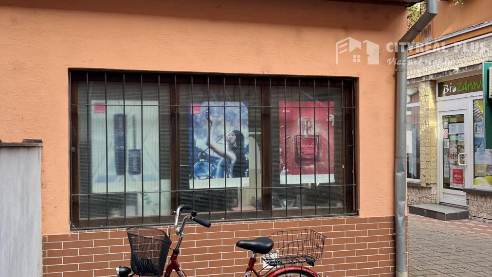 Ponúkame Vám na prenájom obchodný priestor v centre mesta Nové Zámky