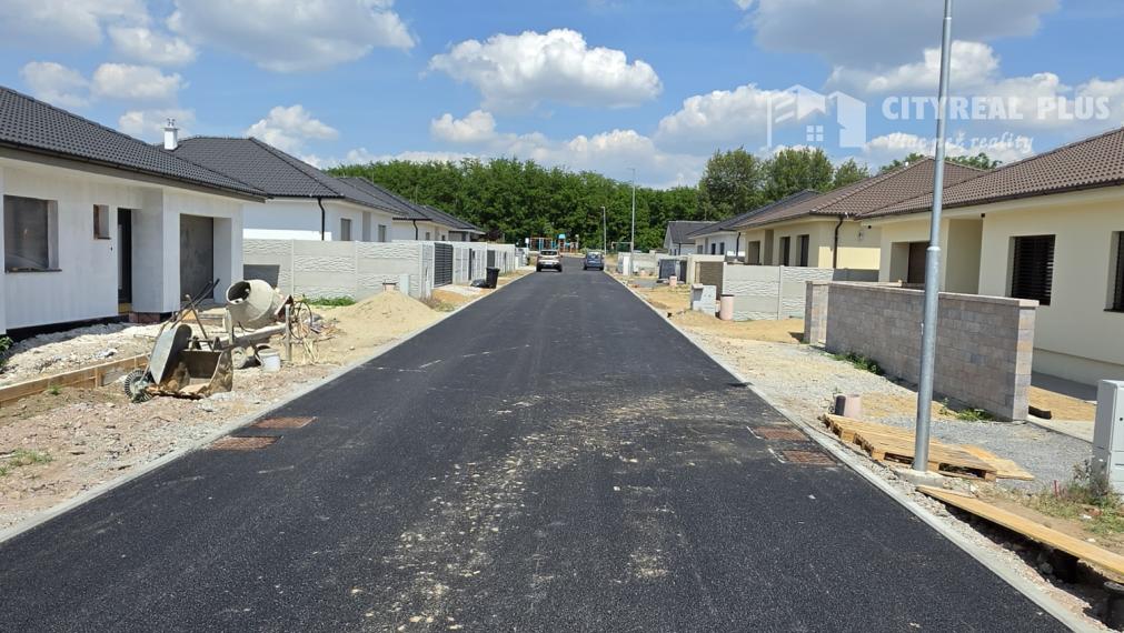 TOP Ponúkam NA PREDAJ 4 izbovú NOVOSTAVBU s DVOJGARÁŽOU BAJČ