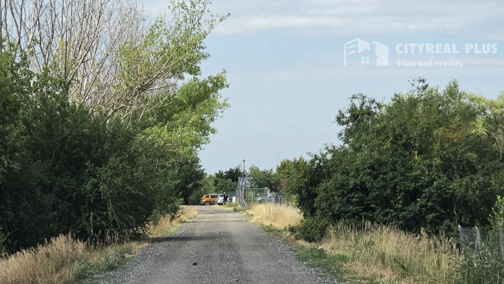 NOVINKA Predám  zeriadenú chatku pri jazere RT Nové Zámky