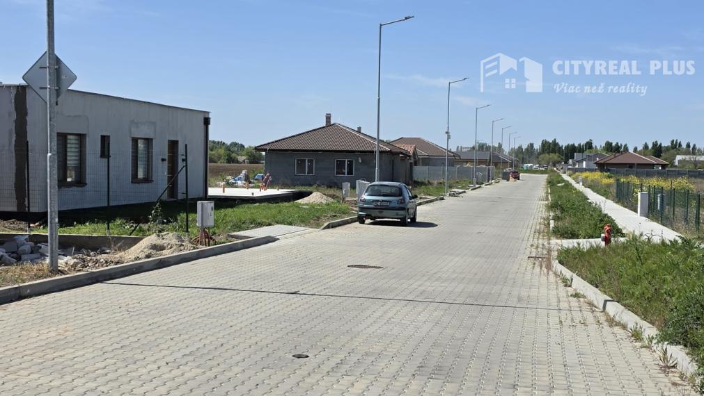 AKTUÁLNE !Ponúkam na predaj stavebný pozemok 4. Nový Svet Dvory nad Žitavou