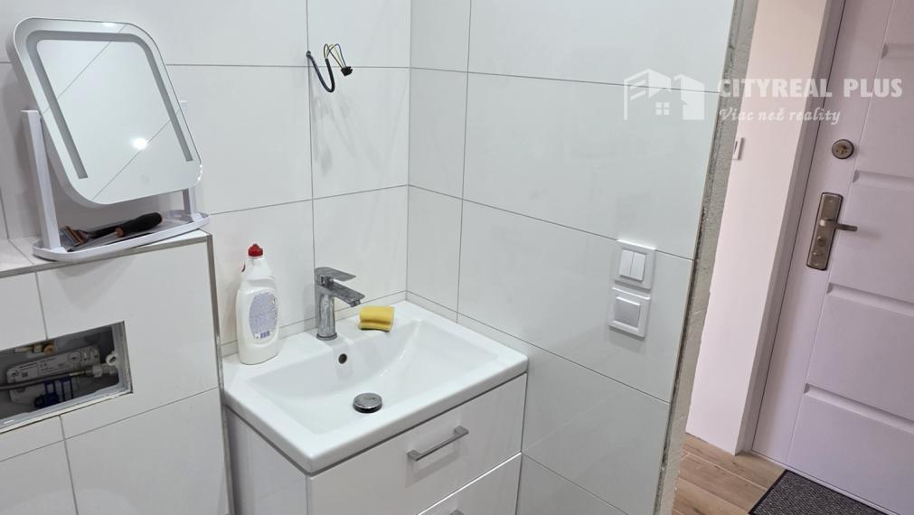 Ponúkam na predaj 1 izbový byt s Lodžiou Nové Zámky