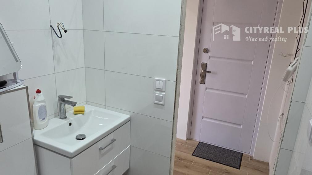 Ponúkam na predaj 1 izbový byt s Lodžiou Nové Zámky