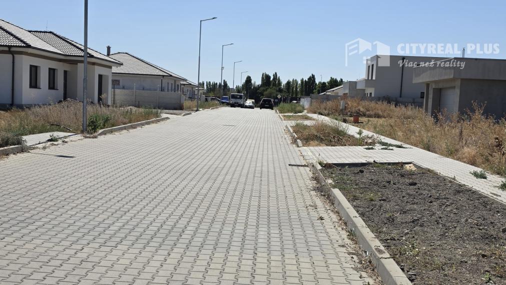 Ponúkam na Predaj 3 izbový dom v stave Hrubá stavba Dvory nad Žitavou