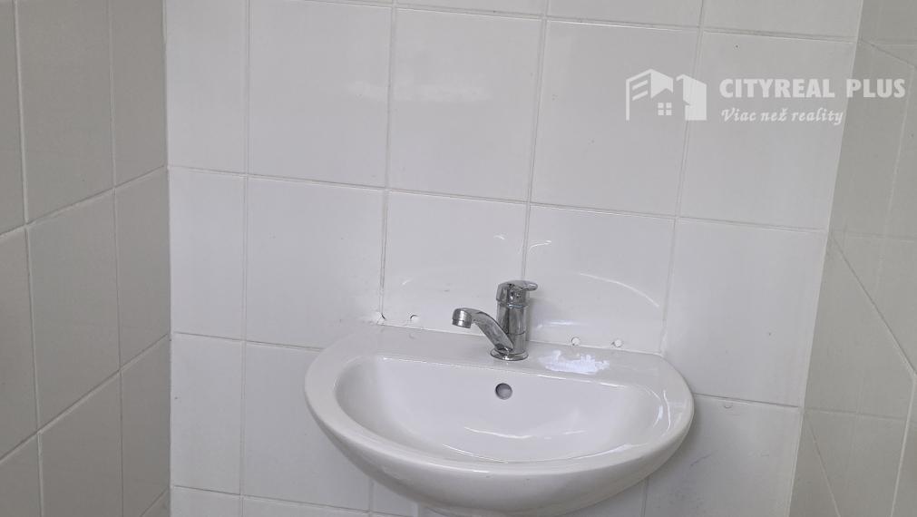 Prenájom obchodo administratívný priestor CENTRUM Nové Zámky