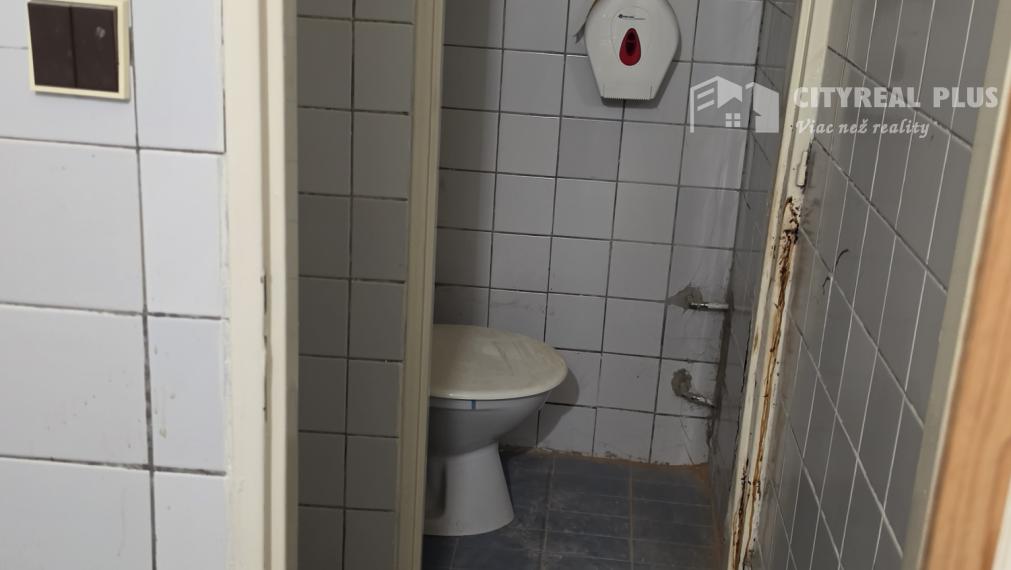 Prenájom obchodo administratívný priestor CENTRUM Nové Zámky