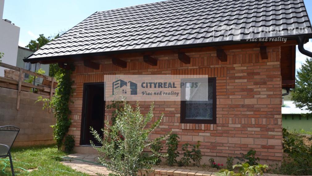 Na predaj krásny objekt so šiestimi chatkami Podhájska