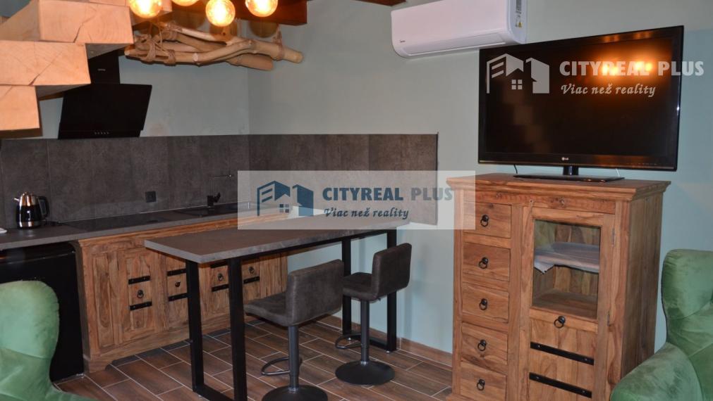 Na predaj krásny objekt so šiestimi chatkami Podhájska