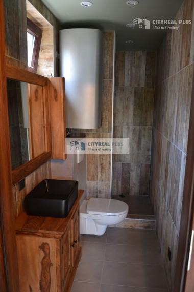 Na predaj krásny objekt so šiestimi chatkami Podhájska