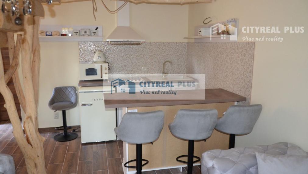 Na predaj krásny objekt so šiestimi chatkami Podhájska