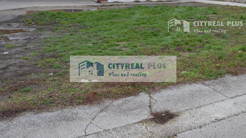 Predám pozemok v centre mesta Šurany