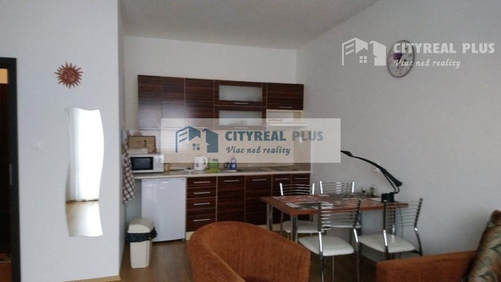 Predám zariadený apartmán s balkónom  Podhájska