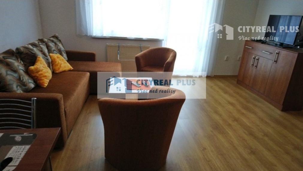 Predám zariadený apartmán s balkónom  Podhájska