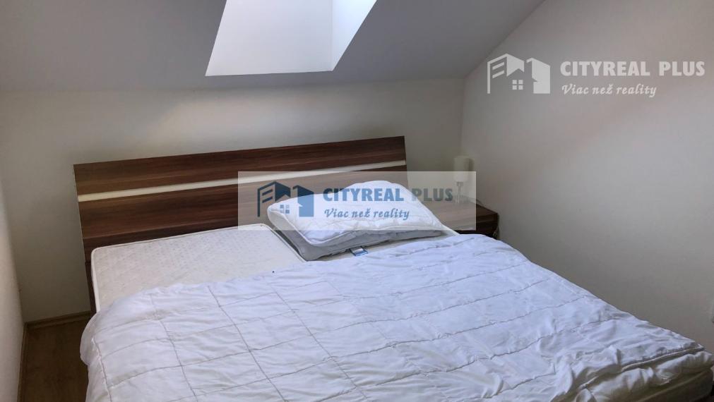 Predám zariadený apartmán s balkónom  Podhájska