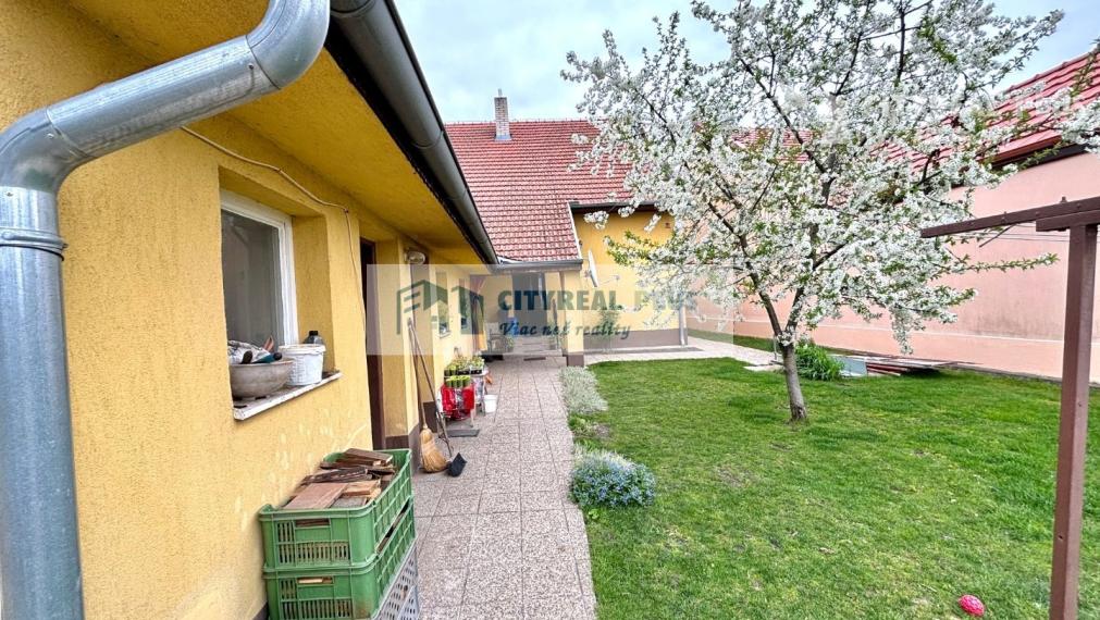 Výrazne znížená cena!!!Ponúkame Vám na predaj dom v Nových Zámkoch!!!