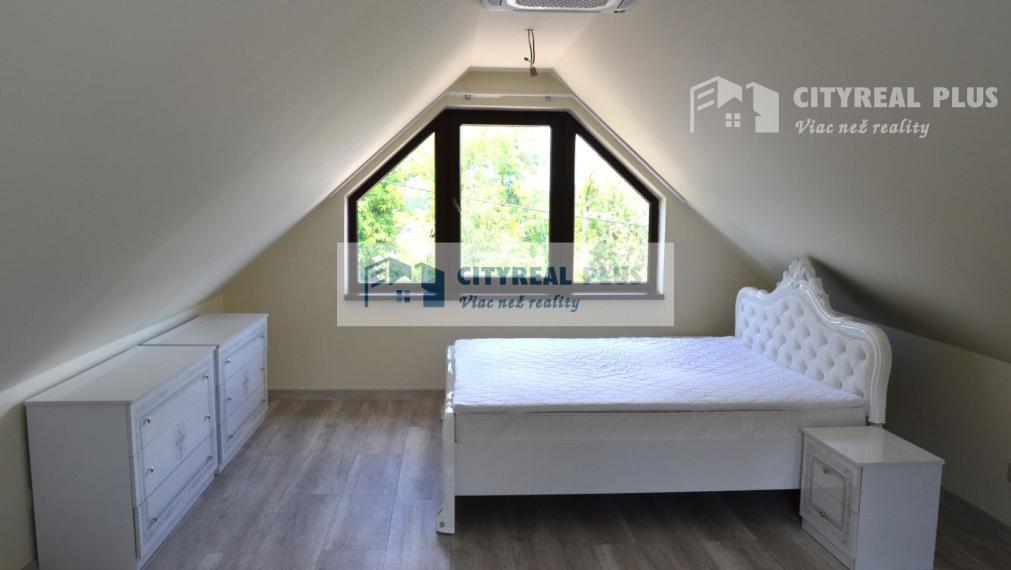 Na prenájom objekt so šiestimi chatkami Podhájska