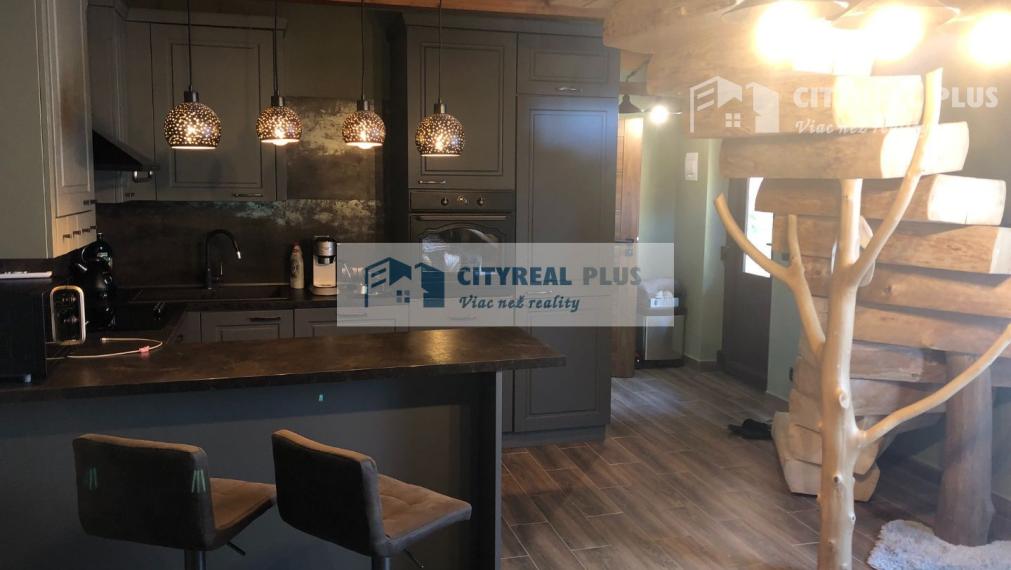 Na prenájom objekt so šiestimi chatkami Podhájska