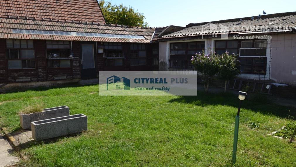 Na predaj dvojgeneračný rodinný dom s pekným pozemkom Andovce