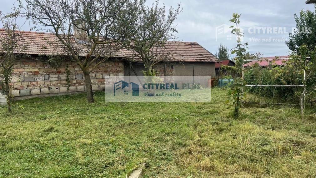 Na predaj dvojgeneračný rodinný dom s pekným pozemkom Andovce