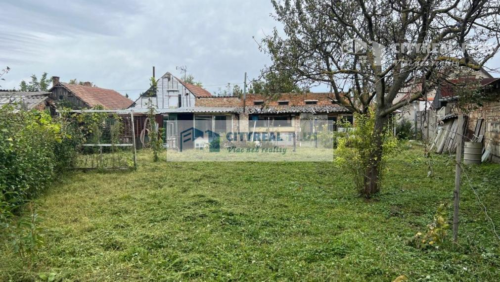 Na predaj dvojgeneračný rodinný dom s pekným pozemkom Andovce