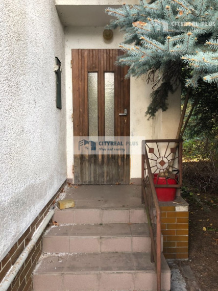 Na predaj starší dvojpodlažný rodinný dom v meste Nové Zámky